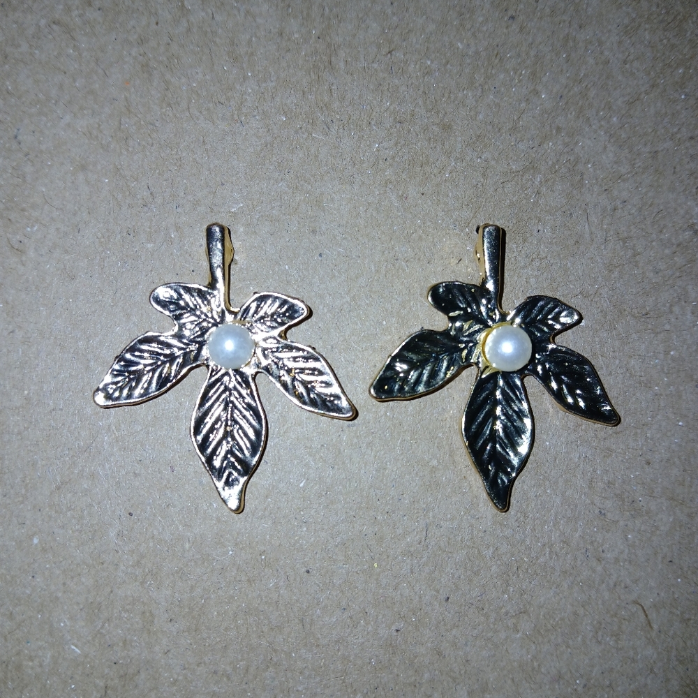 Gold Tone Maple Leaf Earrings